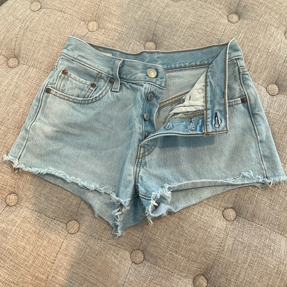 Levi light denim short shorts - Picture 1 of 4